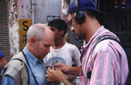 Rodaje en exterior con técnico de sonido